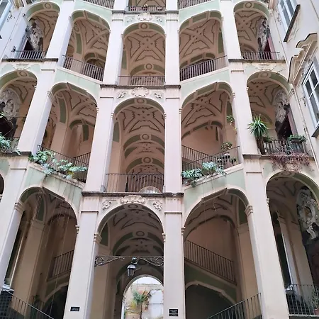 Casa Miracoli 40 * Neapol